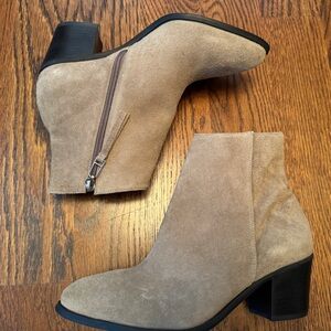 Women’s Able Dorset booties, new in box